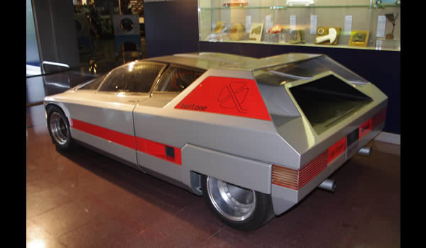 Alfa Romeo 33 Navajo Concept by Bertone 1976 rear